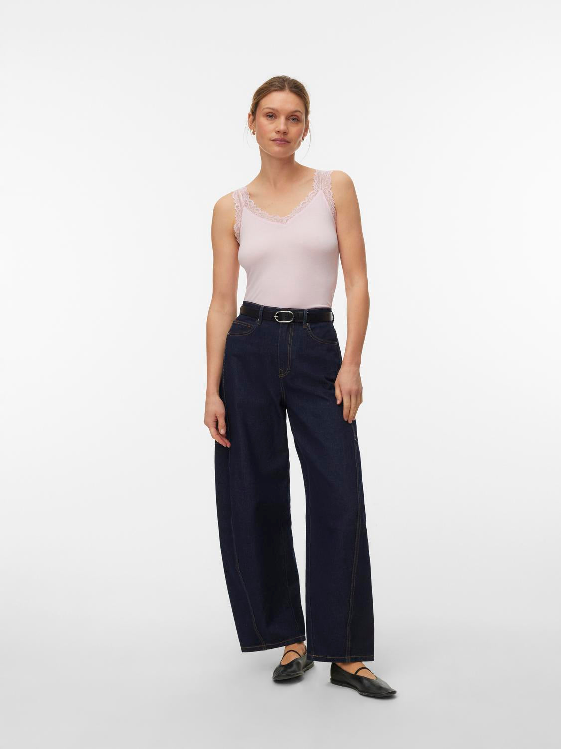 model_shot-front